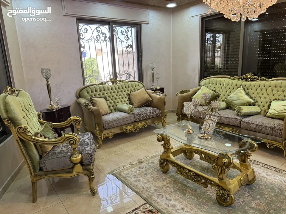 كنب مصري دمياطي مريح جدًا محفر لون اخضر و بيج محفر ذهبي عدد 7مقاعد + طاولة