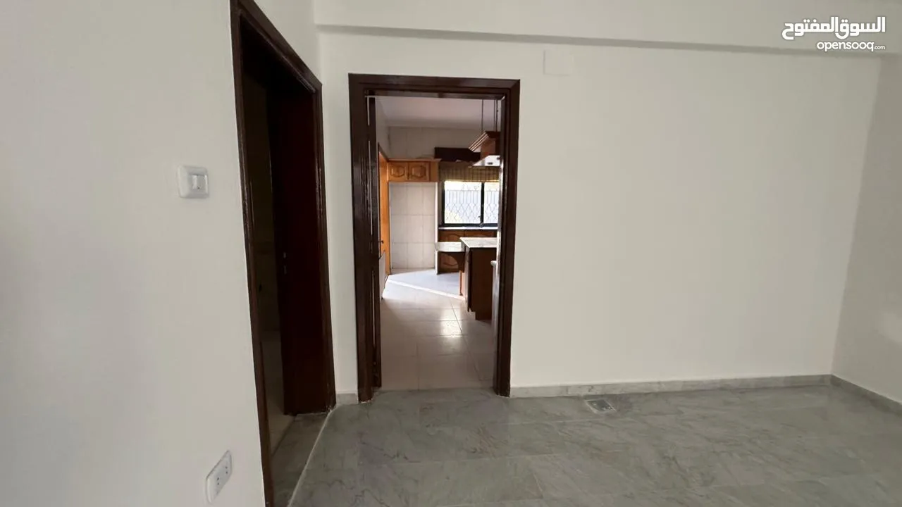 Well-Maintained Villa in Umm Al Summaq / فيلا بحالة ممتازة في أم السماق