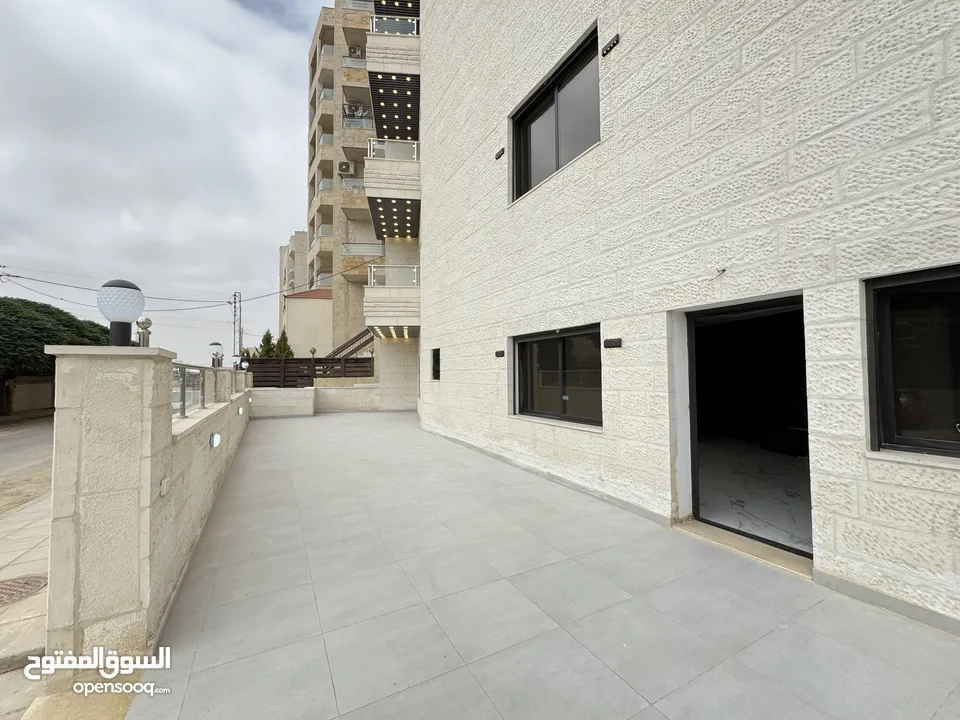 شقة فاخره للبيع بأجمل مناطق البنيات بمساحة 227م بسعر مميز طابق تسوية (ارضيه من الجهة الأخرى)