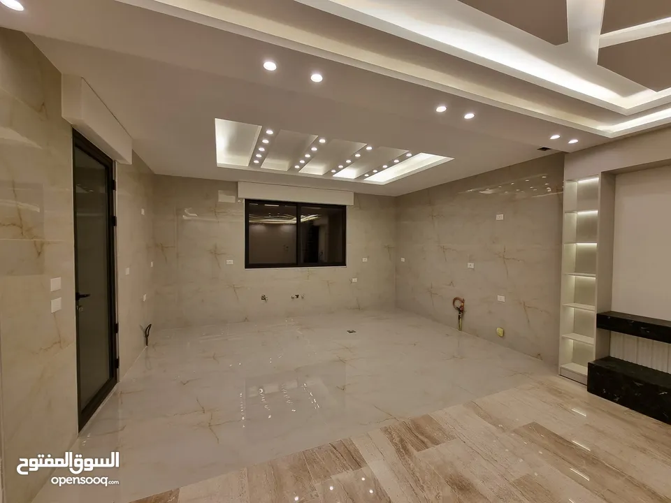 بالاقساط بتشطيب فندقي 220 متر باطلاله مميزة في ديرغبار النوابلسة مطلة على عبدون و طريق المطار