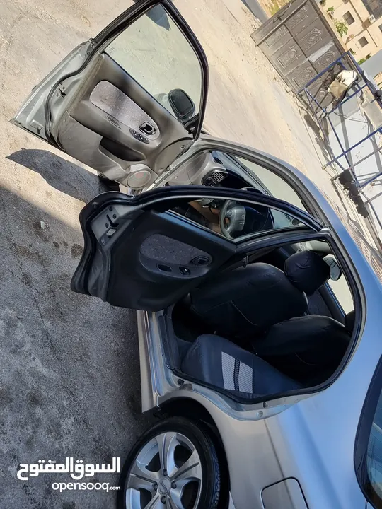 كيا سبيكترا 2001 بسعر 2400 جير عادي سياره نظيفه جدا  kia spectra 2001