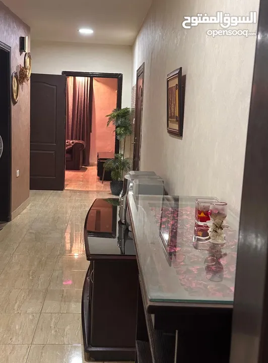شقة مفروشة ( روف ) للايجار الشهري واليومي من المالك مباشر في شارع المدينة المنورة موقع حيوي