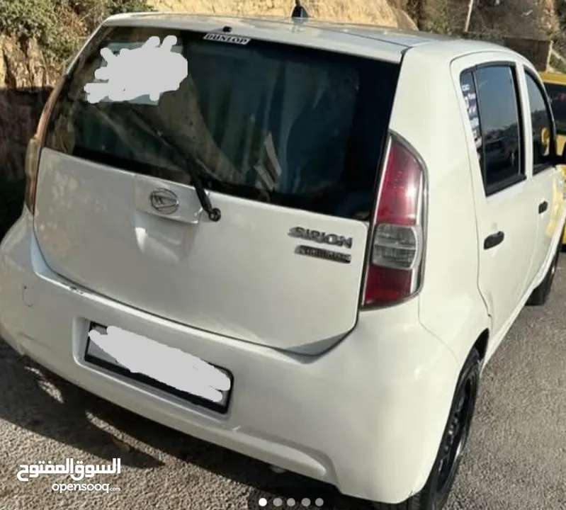 اضوية لكزس ct200 h  بحال الجديد وشانجان وتوسان