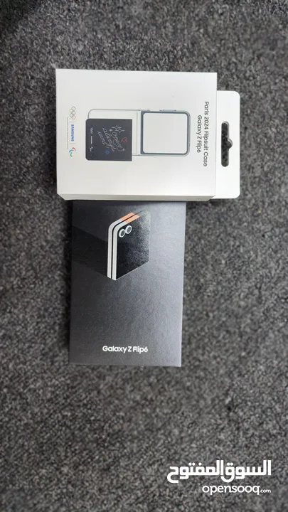 Z Flip 6زي فليب 6 جديد مسكر كفالة الشركة لون اسود كاربون فايبر  Flip 6  512GB 12 GB RAM Brand New