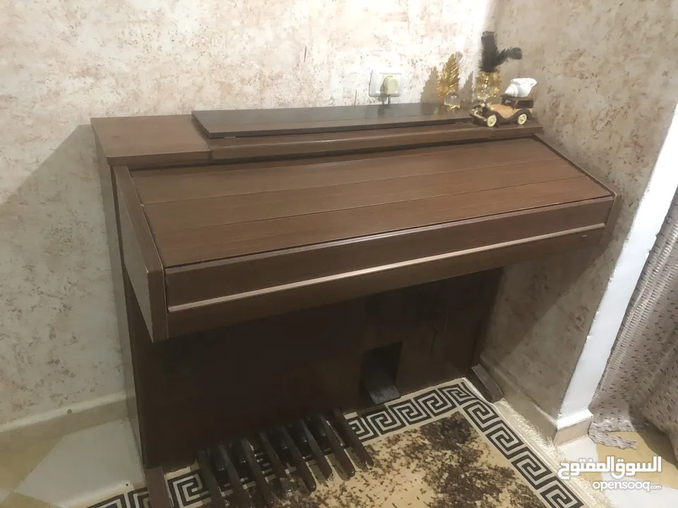 بيانوyamaha سنة 1974