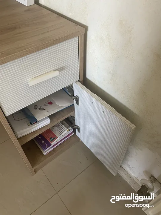 سرير طابقي مع مكتب و خزانة