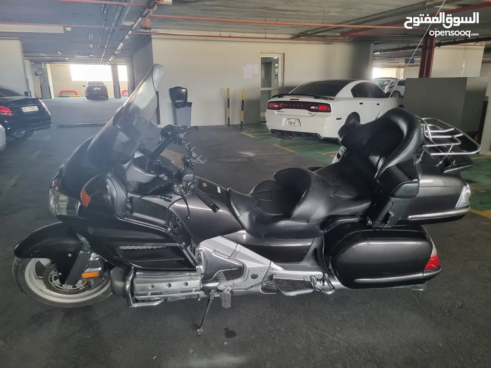 gold wing tour bike 1800cc black 2010