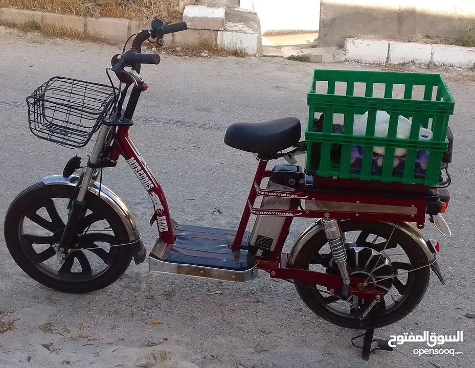 دراجة كهربائية للبيع إستعمال بسيط شبه وكالة محرك1500 كف800 بطارية48/15 تمشي 20 كيلو بالشحنة أقل شي