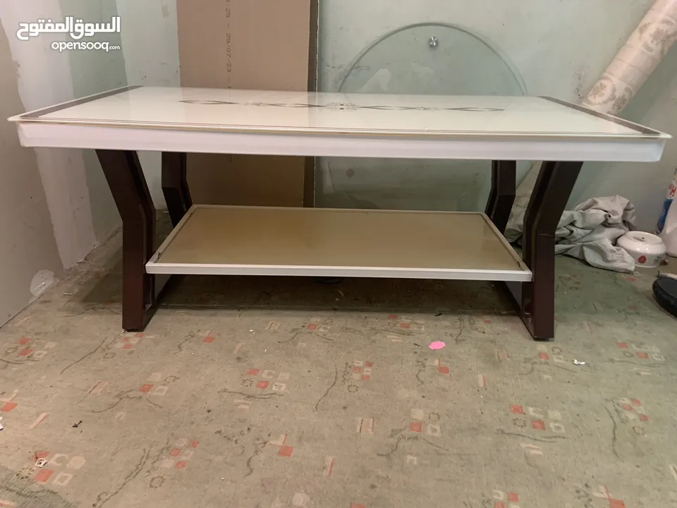 للبيع طاولة شبه حديدة - For sale, almost new table