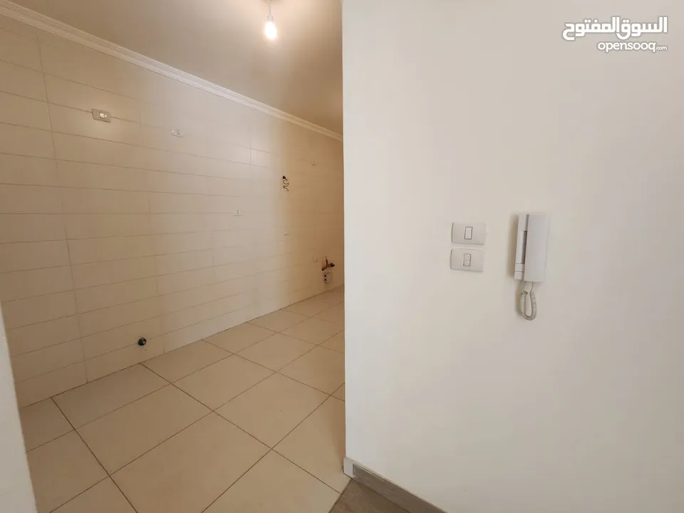 شقة فارغة للبيع في منطقة الدوار الرابع ( عدد 2 ) ref : 14339