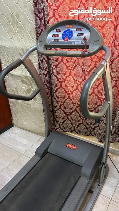 HOME GYM EQUIPMENT - SLIMMING MACHINE AND TREAD MILL