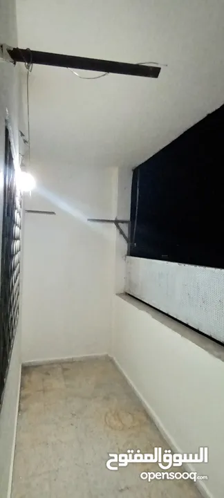 شقه للايجار في القويسمه  جبل الحديد بقرب من مسجد أبو انشيش