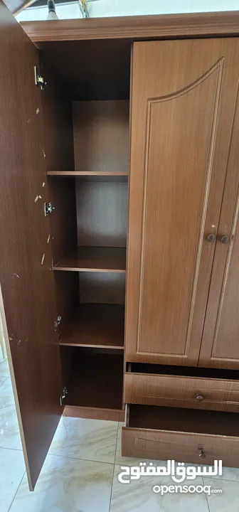 خزانة ثلاث ضرف