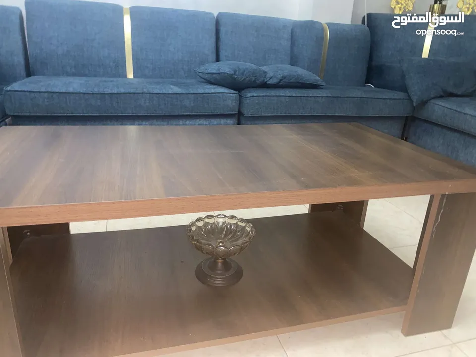 طاوله لغرفه الجلوس