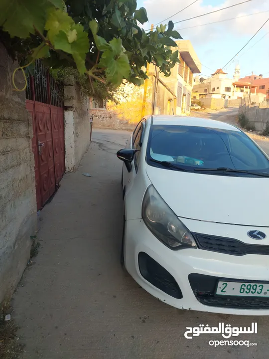 كيا ريو 2014 اقتصادية جدا يد ثانية خالية القصص و من العيوب 2000 ديزل  دفعة وشكات السيارة فوق ممتازة