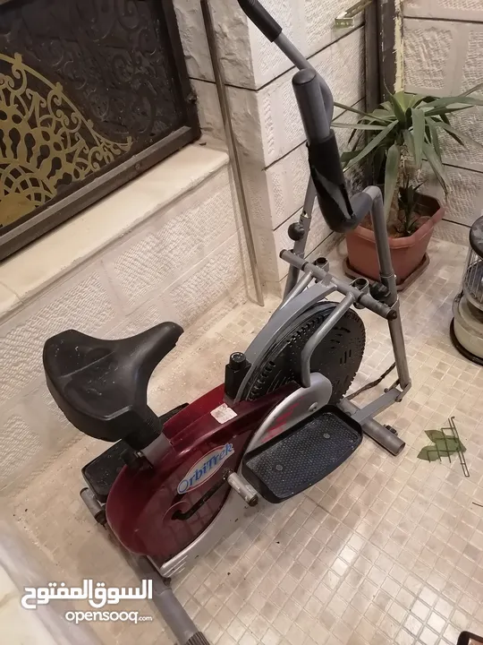 جهاز دراجة رياضية مستعملة للبيع.
