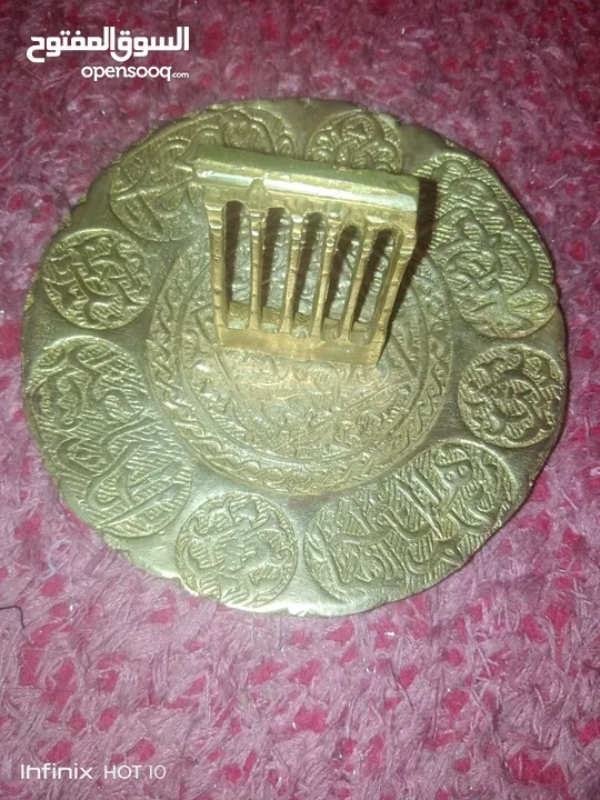 طبق عتيق جدا من النحاس