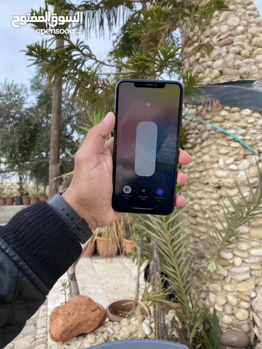 iPhone 11 Pro بحالة الوكاله