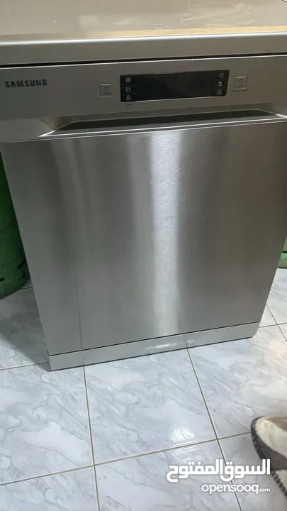 جلاي سامسونج شبه جديد مع طاوله سفره