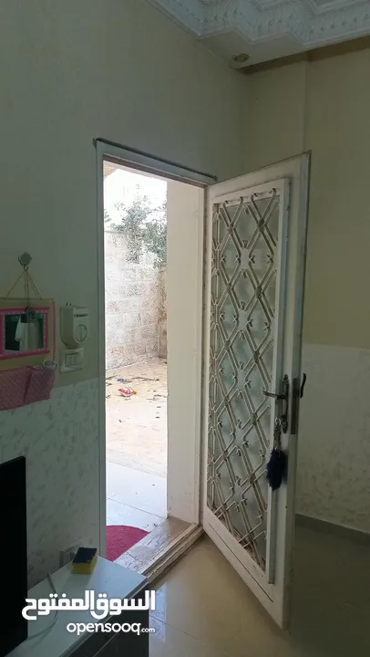 استوديو مفروش للإيجار بجانب دوار بديعة وقريب من جامعة اليرموك - ((المالك)) .