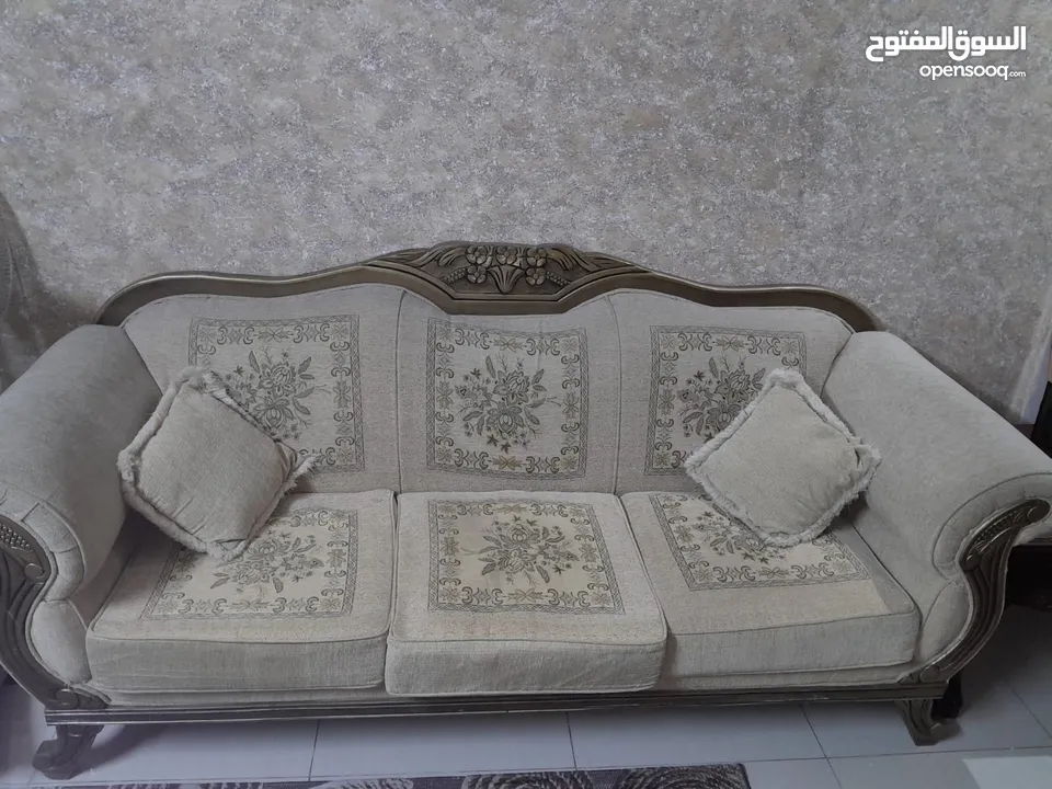 طقم كنب بحالة الوكاله