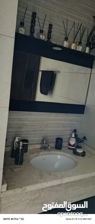 شقه ارضيه بشارع الاردن حي المنصور 176متر داخلي وخارجي 100