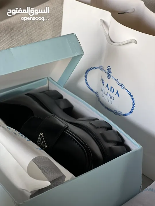 كندرة برادا  Monolith Prada loafer.