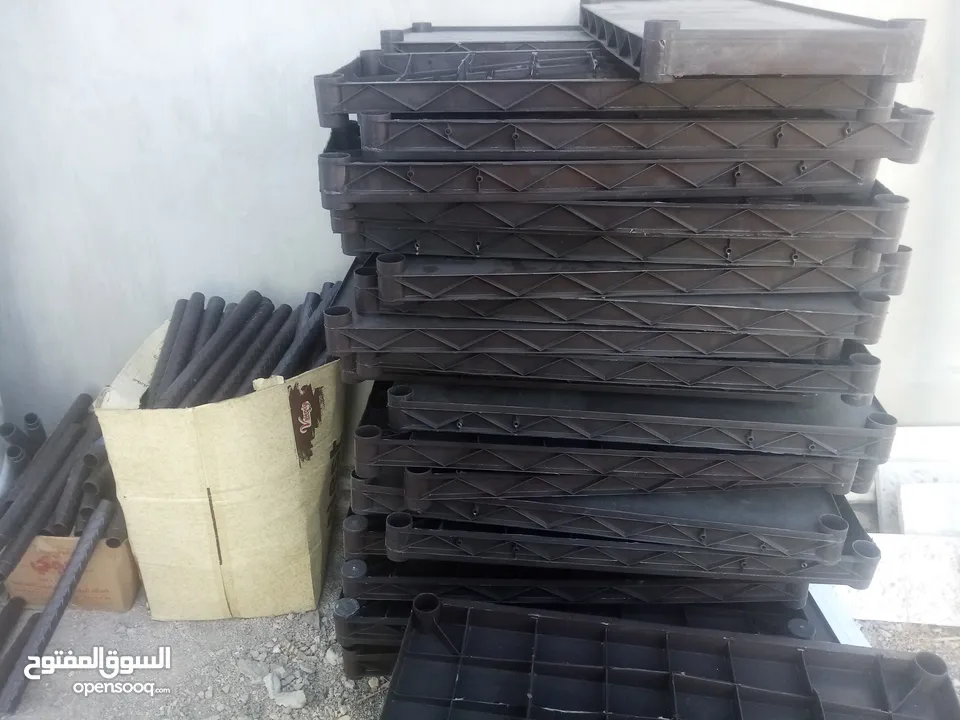 رفوف بلاستيكية، باب ألمنيوم، 2/ 4متر.