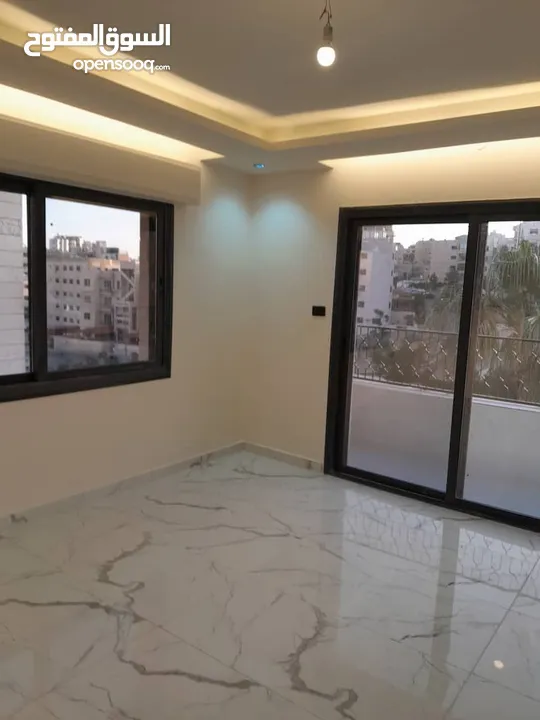 شقة مجددة بالكامل تطل على دوار البشيتي