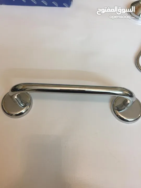 4 بطاريات دوش وحمام GROHE  و  KLUDI  المانيه  واكسوارات .