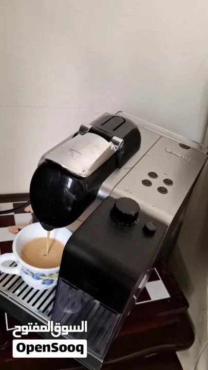 آلة قهوة  Nespresso DeLonghi Lattissima Plus EN520W