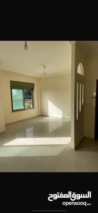 ثلاث غرف نوم غير مفروشة للإيجار الارسال