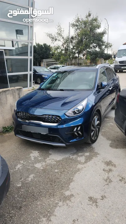 Kia nero 2018 فل اضافات البوز الجديد  سيارة جدا اقتصادية 18 ل 20 على اللتر