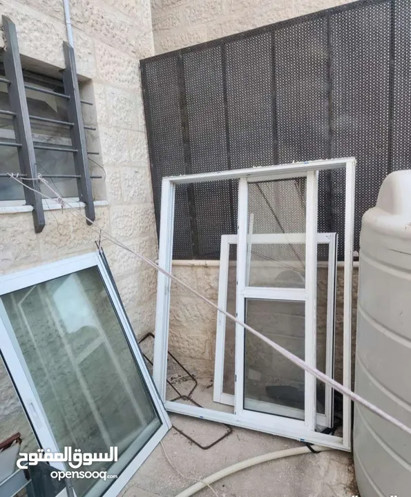 شباك مستعمل للبيع نظيف