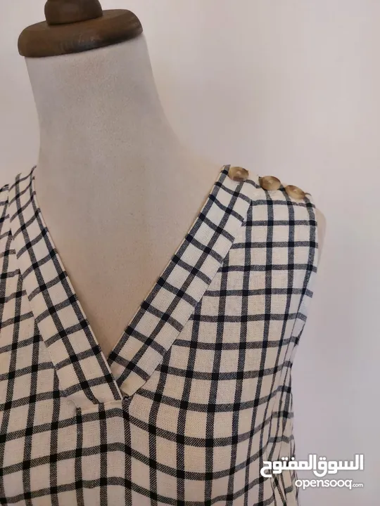 عدة فساتين جديدة و ماركات اسعارها من 10-12 دينار.