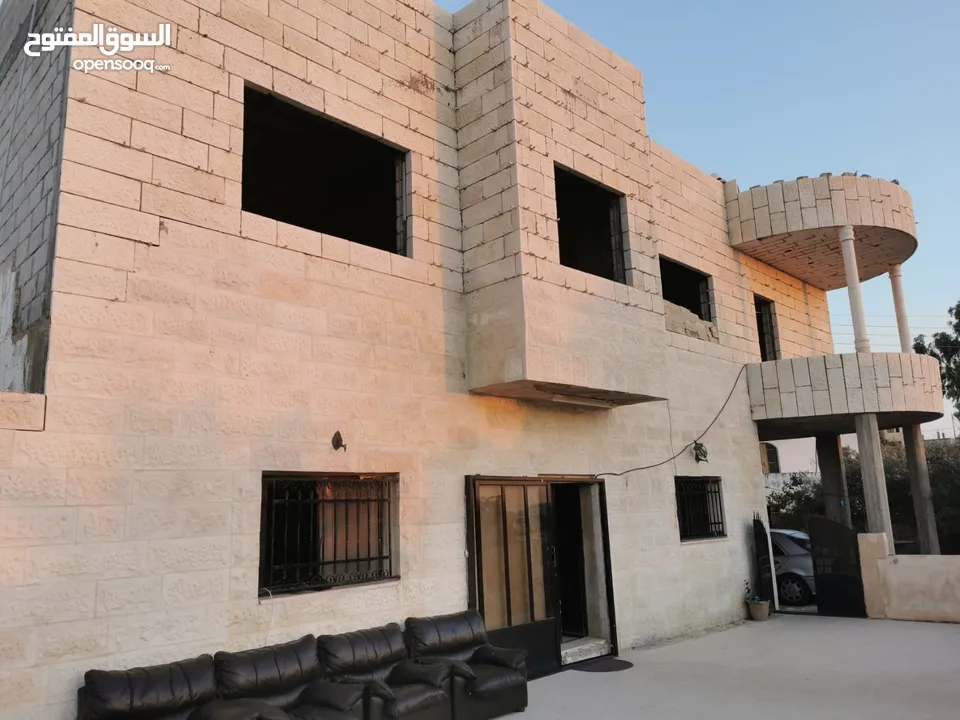 بيت مستقل موقع مميز ومنطقة هادئة   للبيع بسعر مناسب