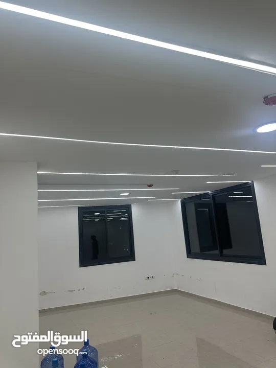 مكتب بمنطقة حيوية للإيجار