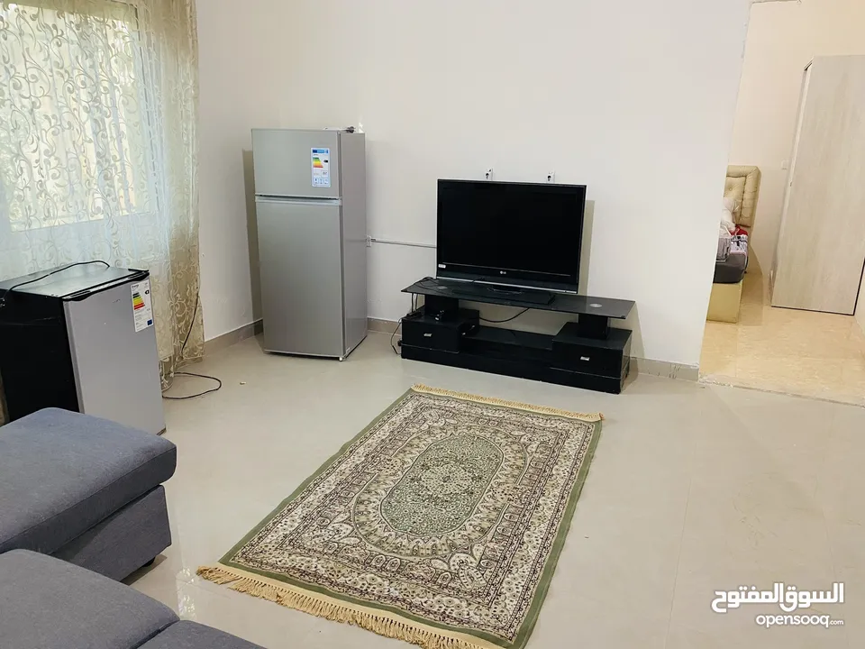 ستوديو مفروش مع حديقه للايجار لطلاب جامعة العلوم التطبيقية