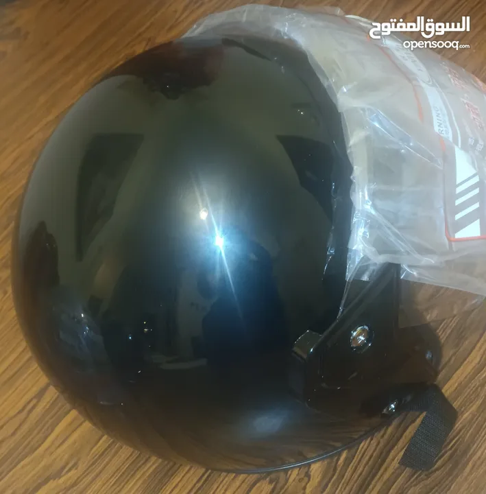 خوذه خوذة ركوب دراجه ناريه و سكوتر و دراجة كهرباء و الخيل  وكاب اسود  ومط او لميع و احمر وسكني واقي