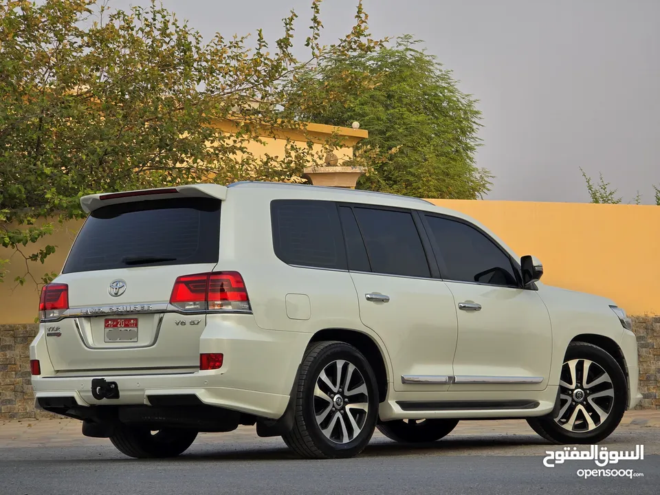 Land cruiser VXR V8 GCC 2019 full price 228,000A