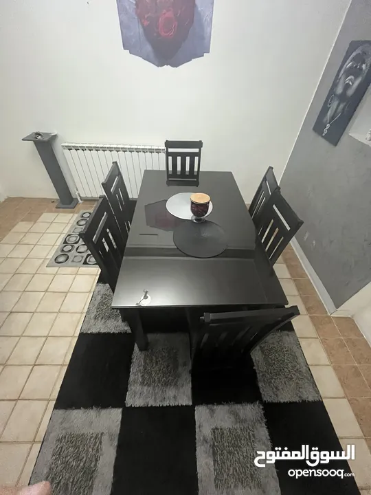 عفش بيت مستعمل بحاله جيده غرفه نوم وطقم كنب نظيف ليس بحاجه لصيانه وطاوله سفره وسجاد نظيف