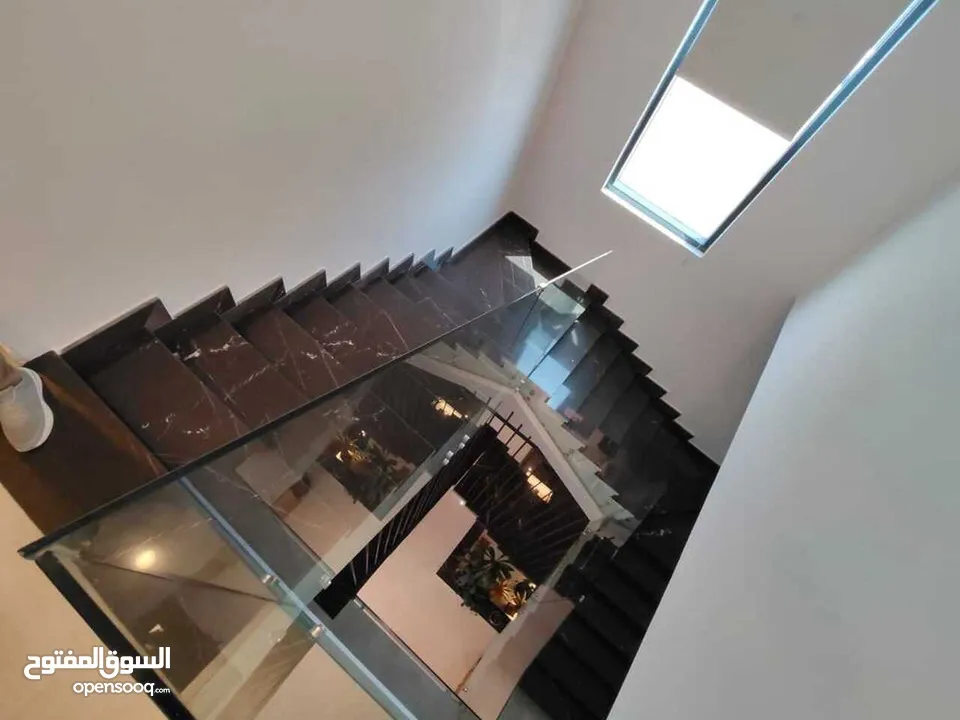 للبيع فيلا فاخرة سوبر ديلوكس في امارة الشارقة منطقة الحوشي نظام smart homeخيارك الافضل للعيش برفاهية