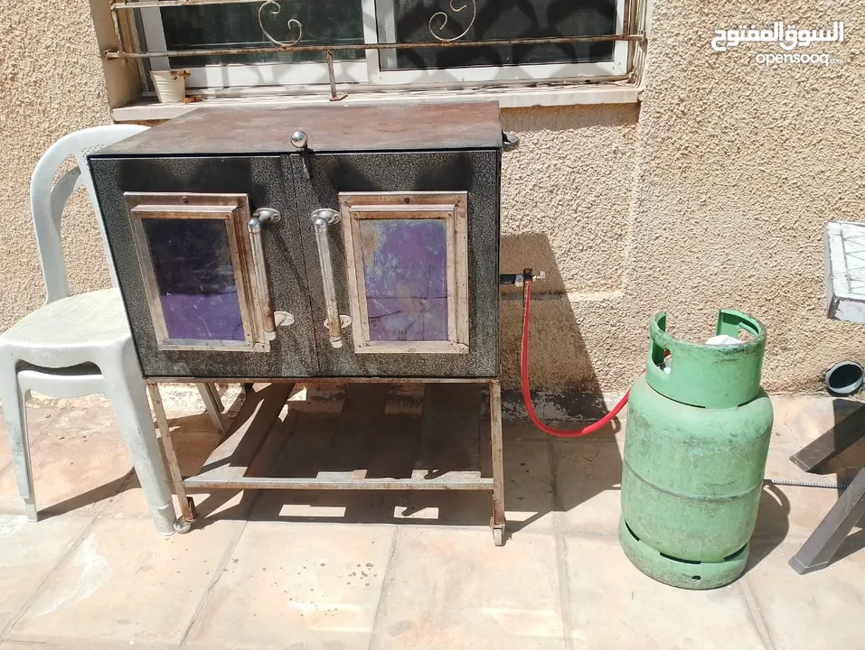 فرن عربي مع جرة شبه مليانة  بحالة ممتازة وكالة شغال فوق وتحت عالفحص