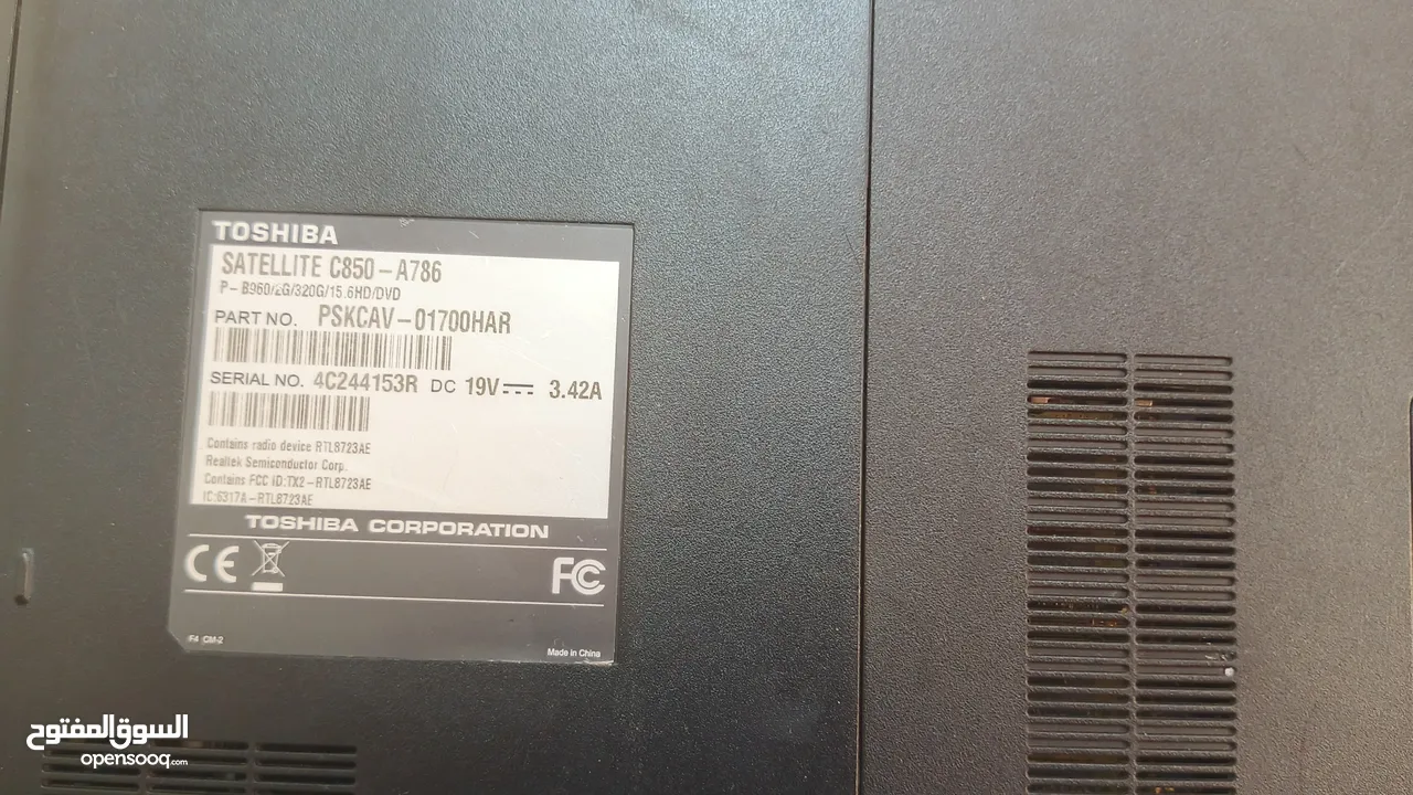 للبيع لابتوب Toshiba Satellite C850-A786 تصميم أنيق وهيكل خارجي بحالة جيدة .