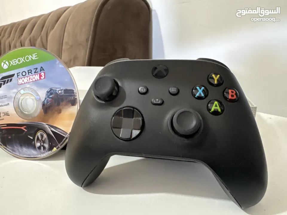 اكس بوكس ون إس  و كنترولر و سيدي و شاشه