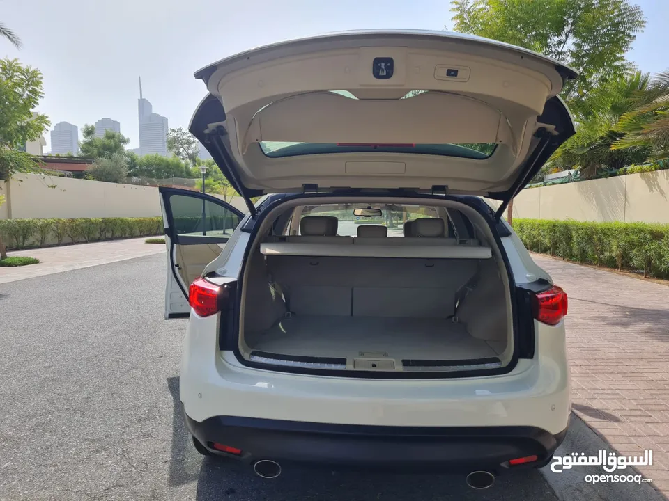 Infiniti QX70 2018 model in great condition 99,000 miles