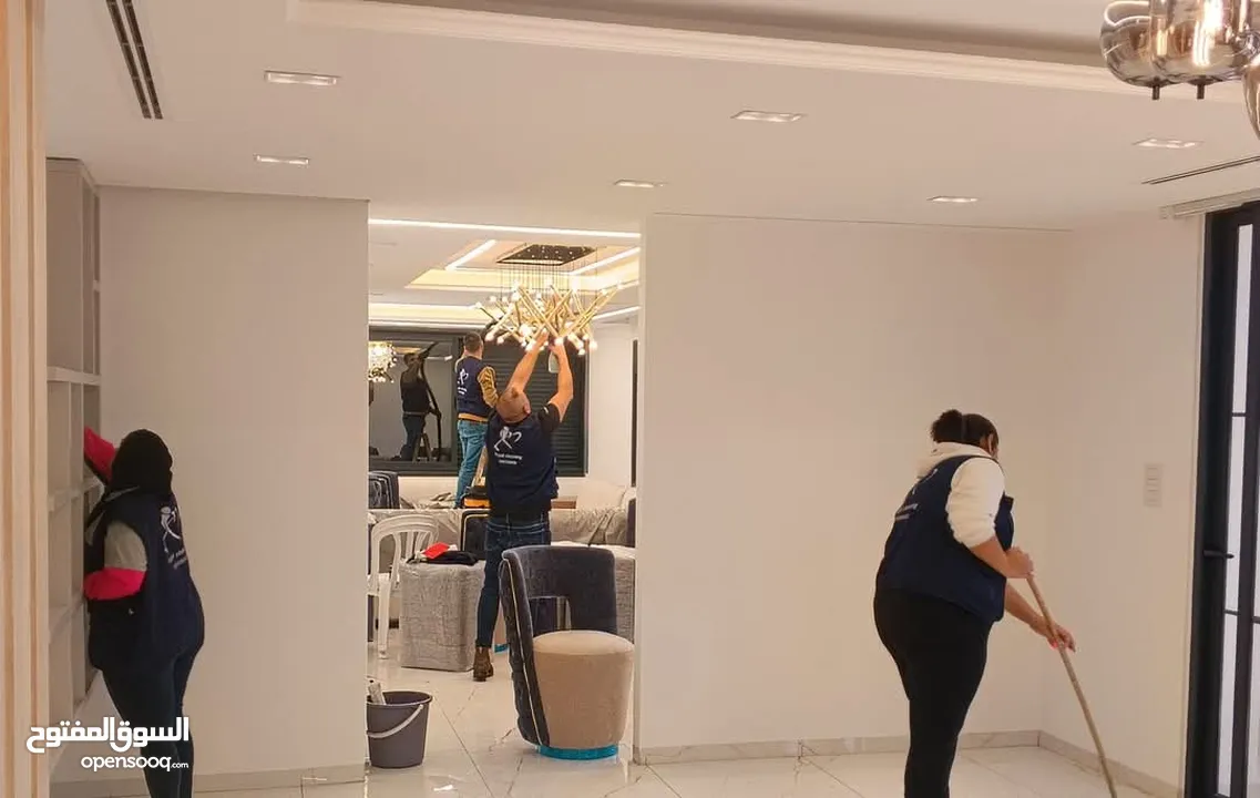 شركة royal cleaning لخدمات التنظيف الشاملة للمنازل والمؤسسات والشركات والمنازل حديثة البناء .