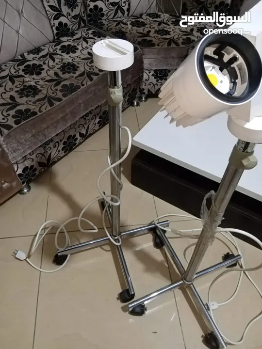 كشافات عدد 2 مع قاعده عجلات متحرك لثنين