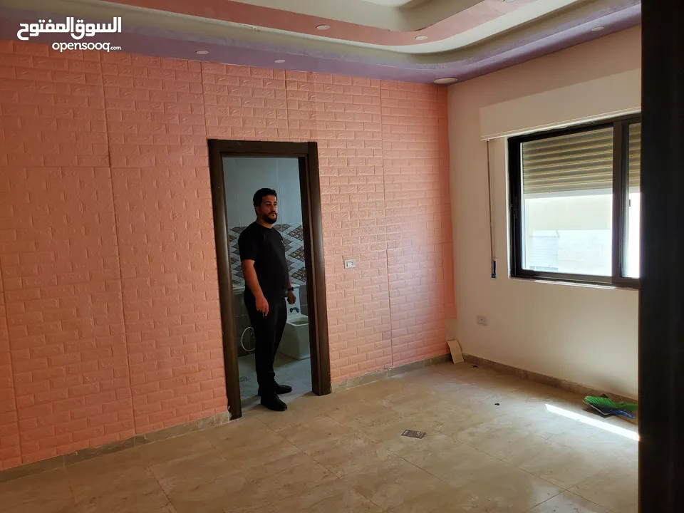 شقة قي جبل الزهور مأهولة بحي حديث مطلة وجاهزة للسكن لم تسكن من قبل