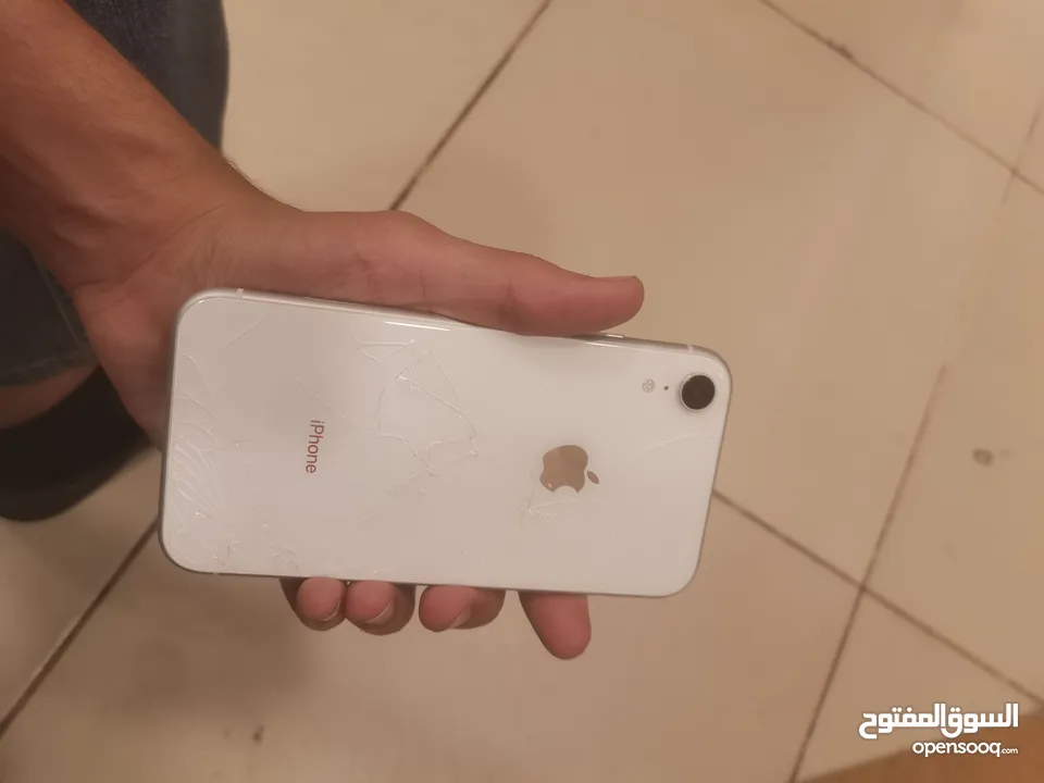 ايفون Xr لون ابيض 64 جيجا للبيع او للبدل
